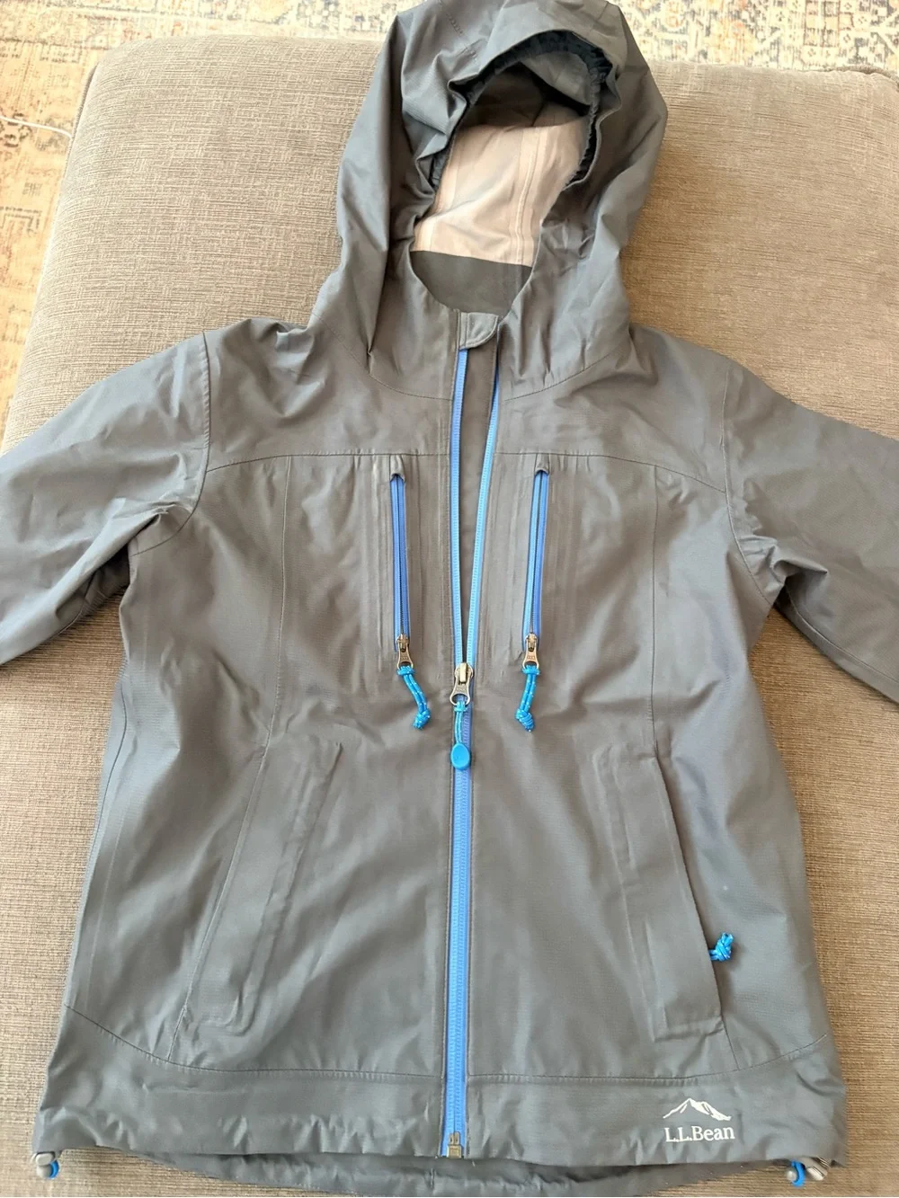 L.L. Bean side 5-6 rain coat great condition